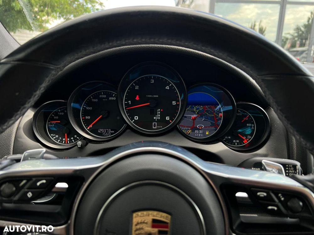 Porsche Cayenne - 16
