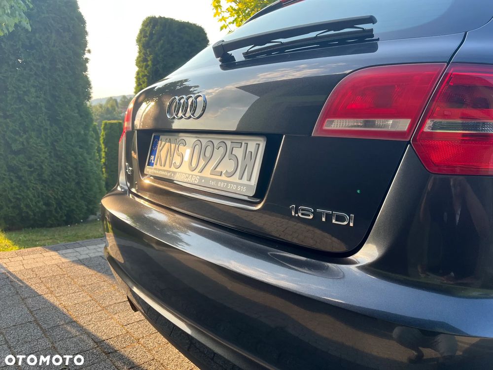 Audi A3 Sportback 1.6 TDI DPF Ambiente - 8