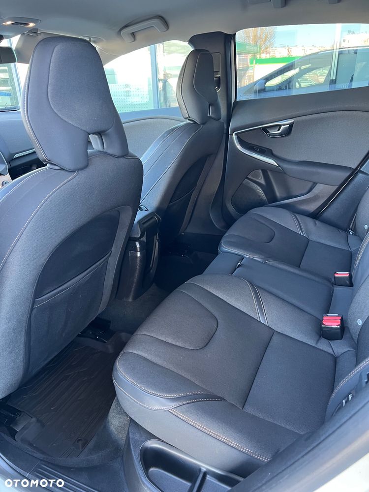 Volvo V40 D4 Momentum - 21
