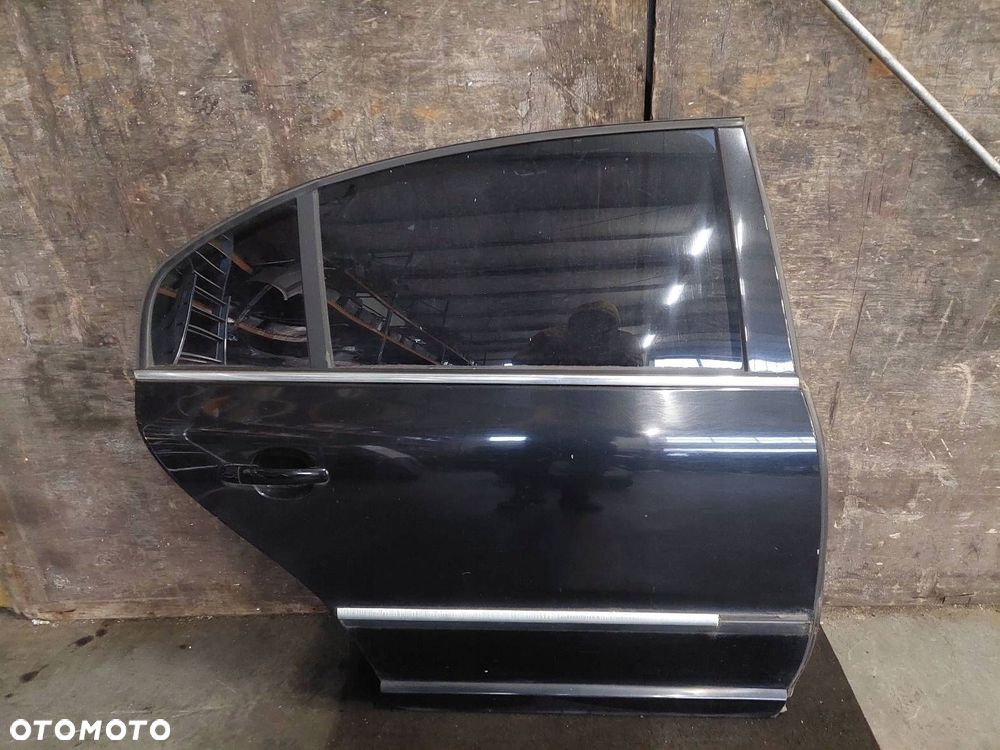 DRZWI KOMPLETNE PRAWY TYŁ SKODA SUPERB I 9910 - 1