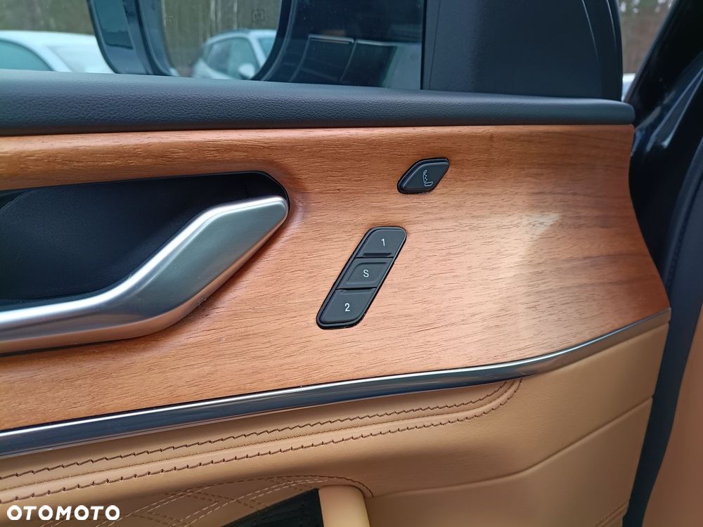 Jeep Grand Cherokee - 22