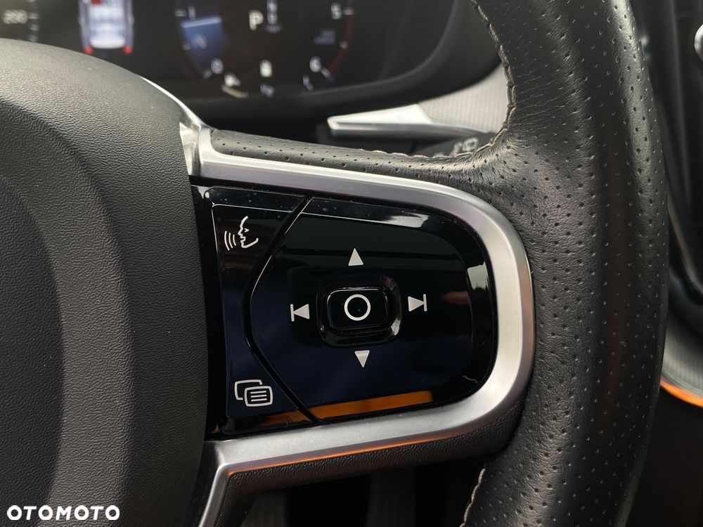 Volvo XC 60 B5 D AWD Inscription - 28