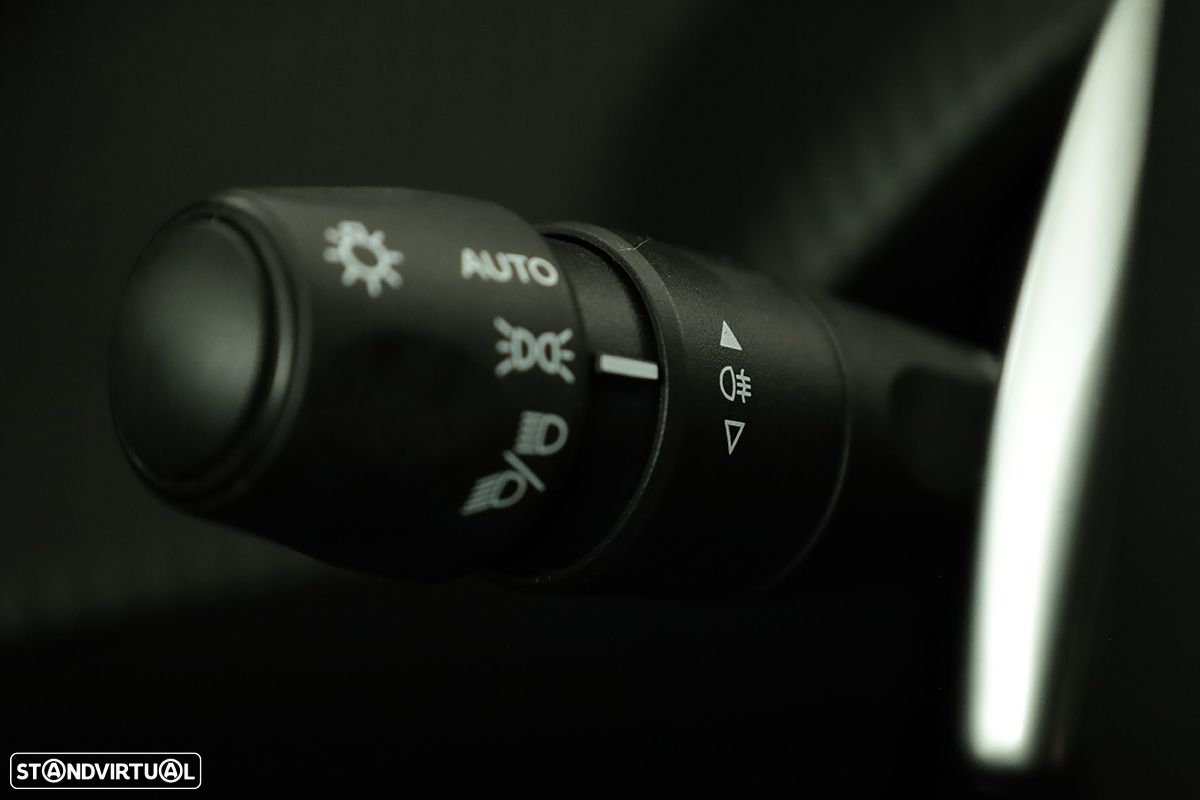 Peugeot 2008 1.2 PureTech Allure EAT8 - 18