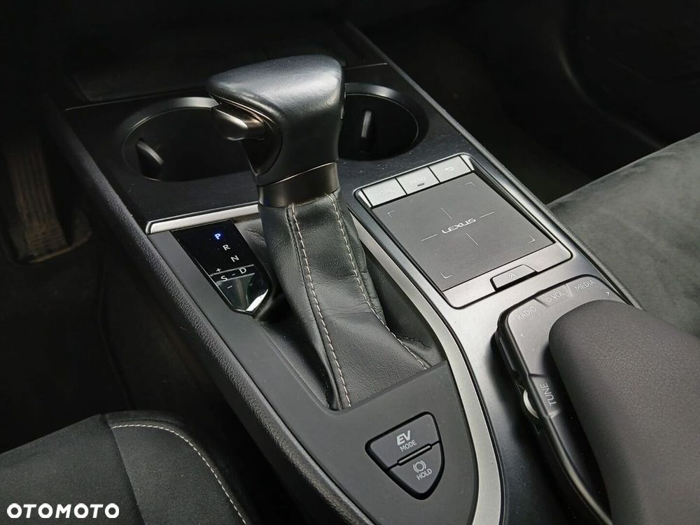 Lexus UX 250h GPF Business Edition 2WD - 26