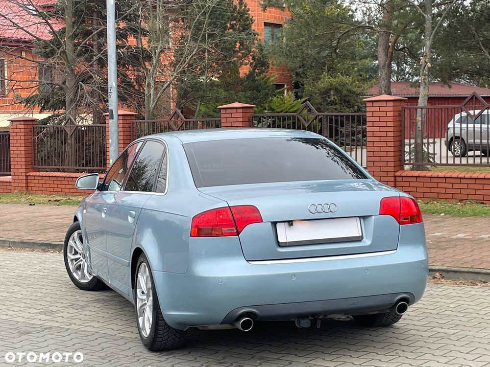 Audi A4 Limousine - 4