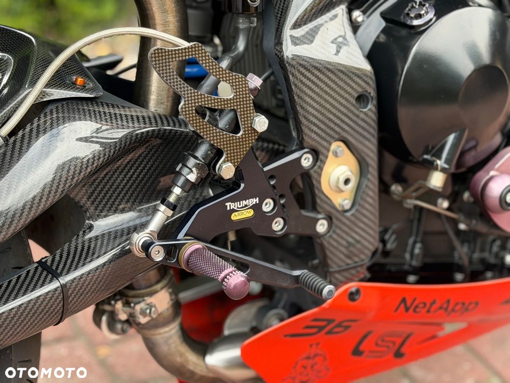 Triumph Street Triple - 23