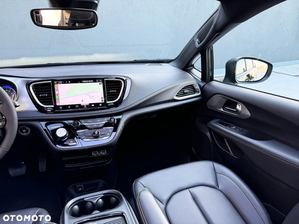 Chrysler Pacifica - 18