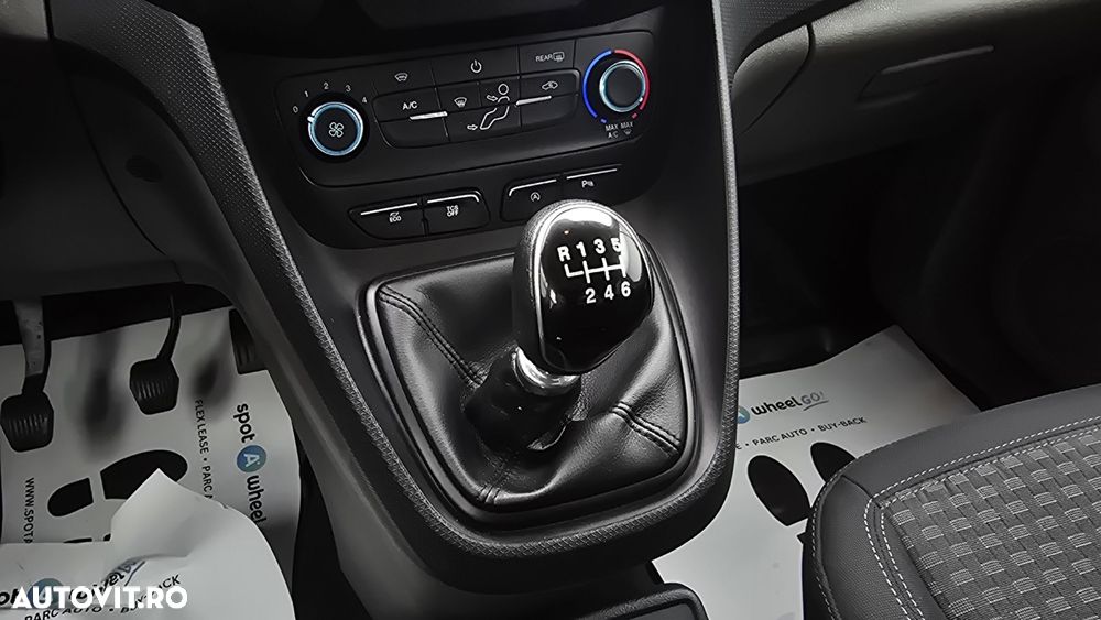 Ford Transit Connect - 17