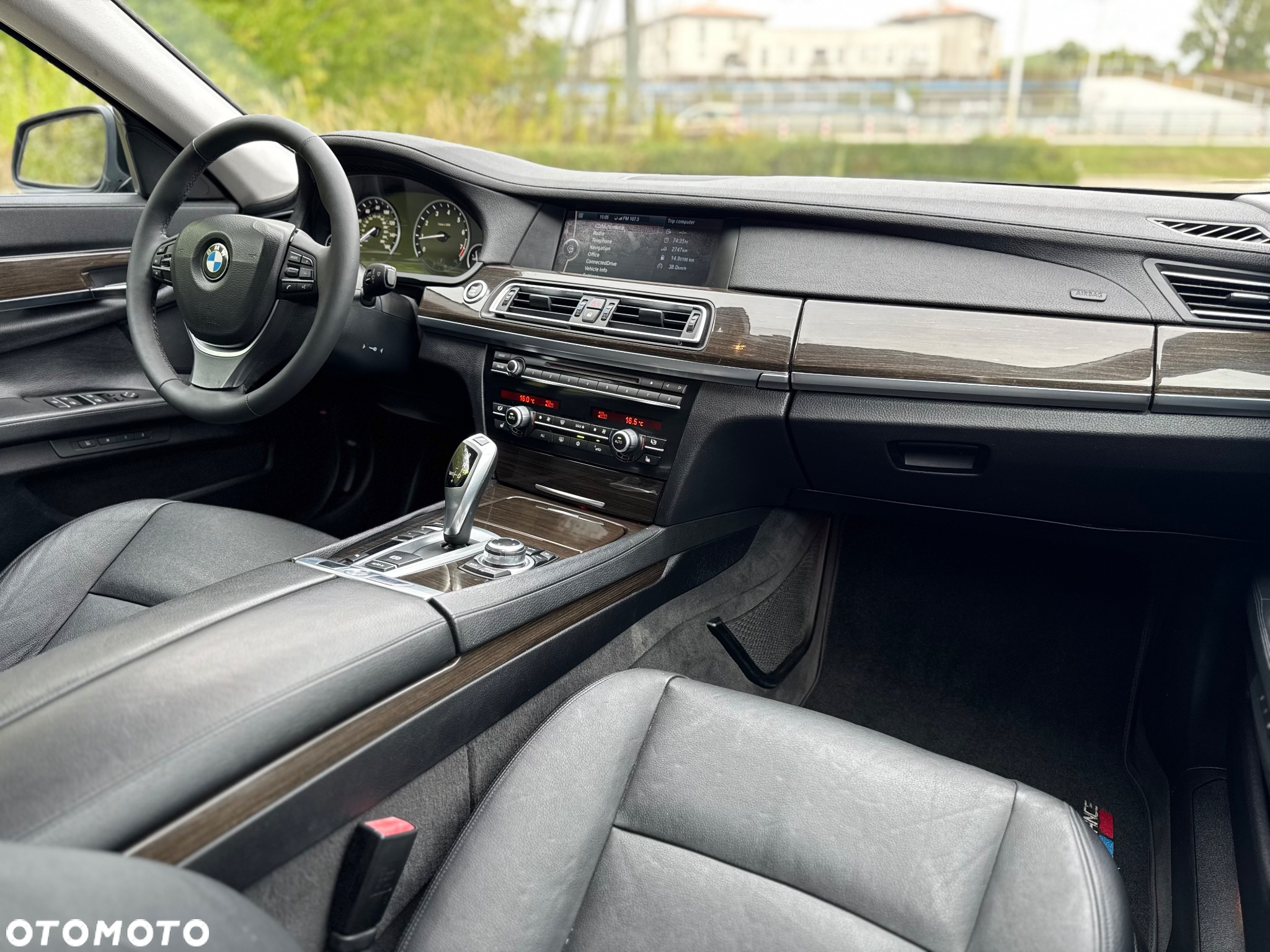 BMW Seria 7 740Li - 24