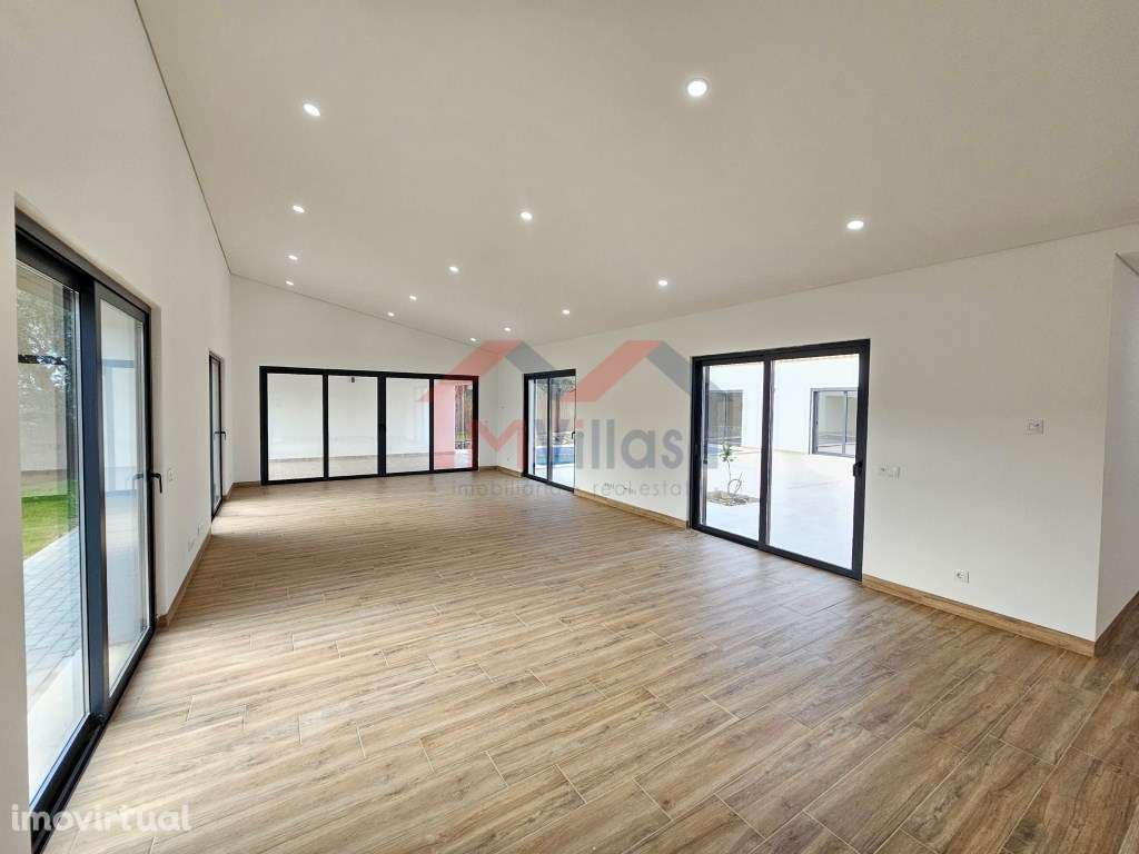 Moradia V3 com garagem e piscina - Loulé - Grande imagem: 3/29