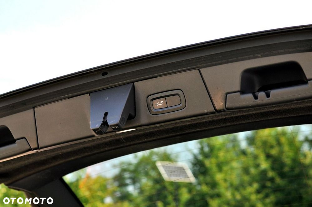 Volvo V90 D3 Momentum Pro - 17