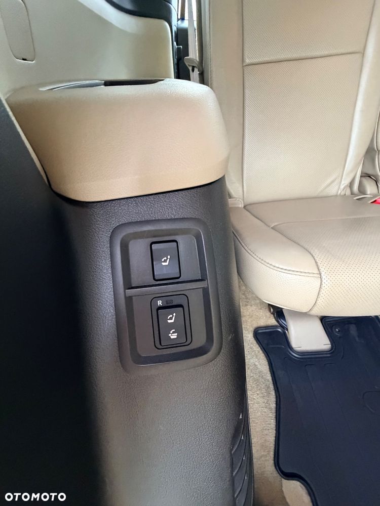 Toyota Sequoia - 21