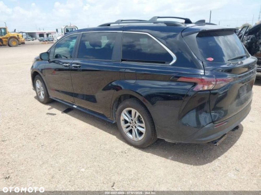 Toyota Sienna - 4