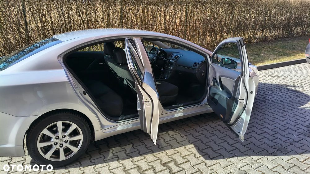 Toyota Avensis 1.8 Sol plus - 19