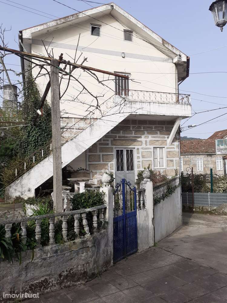 Venda de prédio localizado centro das Termas São Vicente Penafiel - Grande imagem: 4/17