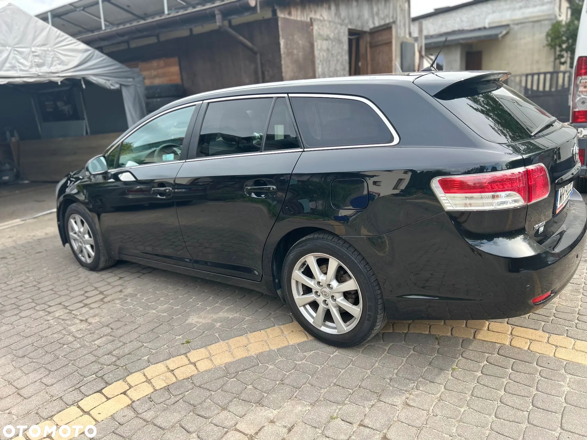 Toyota Avensis 2.0 D-4D Luna - 1