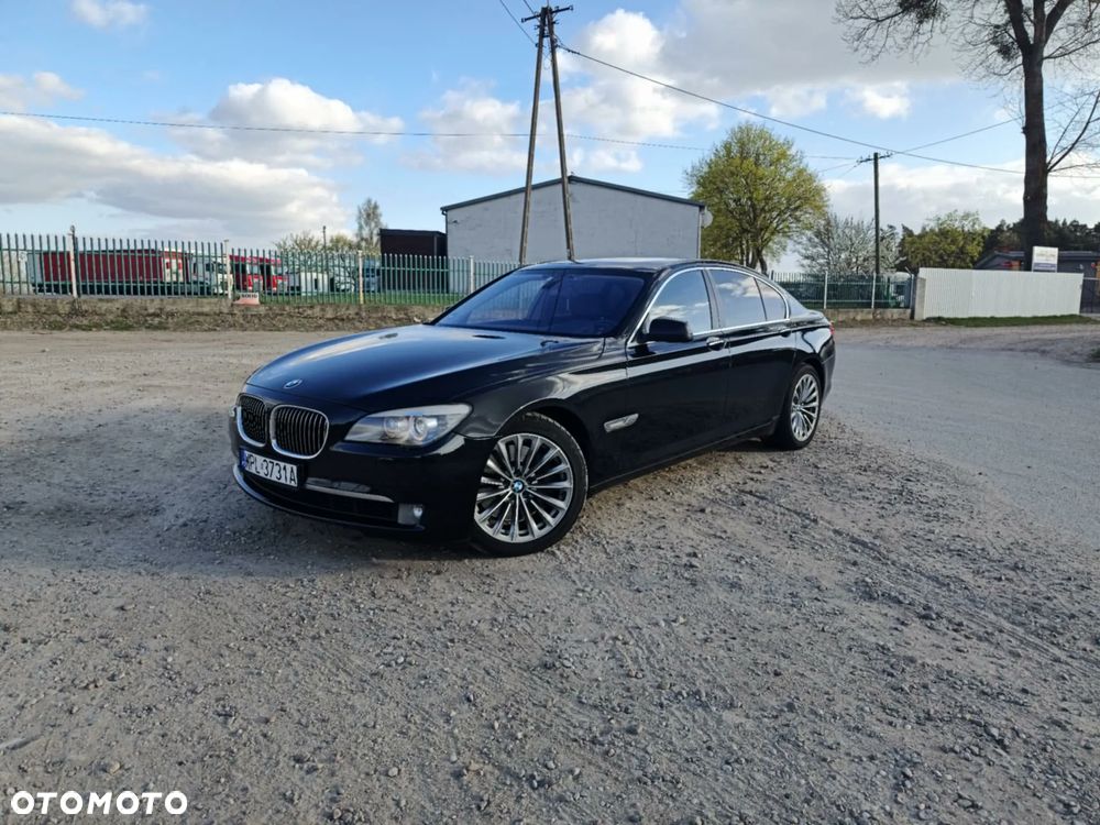 BMW Seria 7 750Li - 1