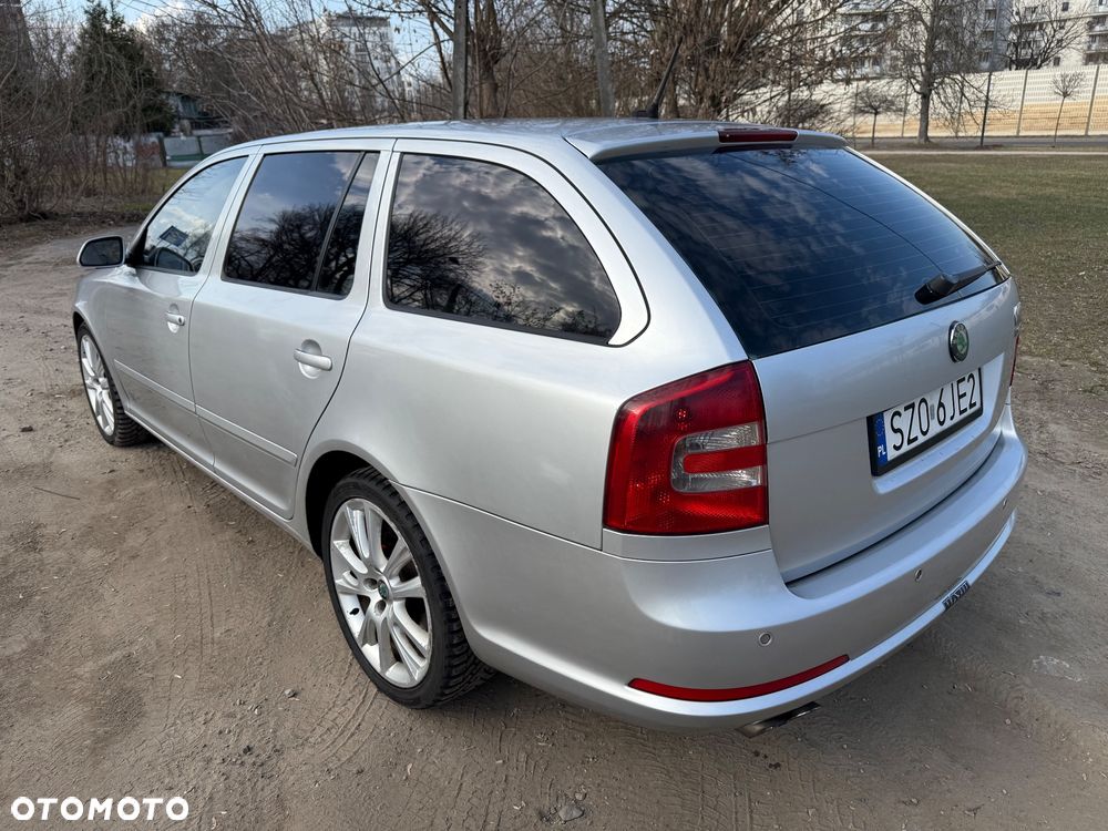 Skoda Octavia 2.0 TDI CR DPF RS - 8