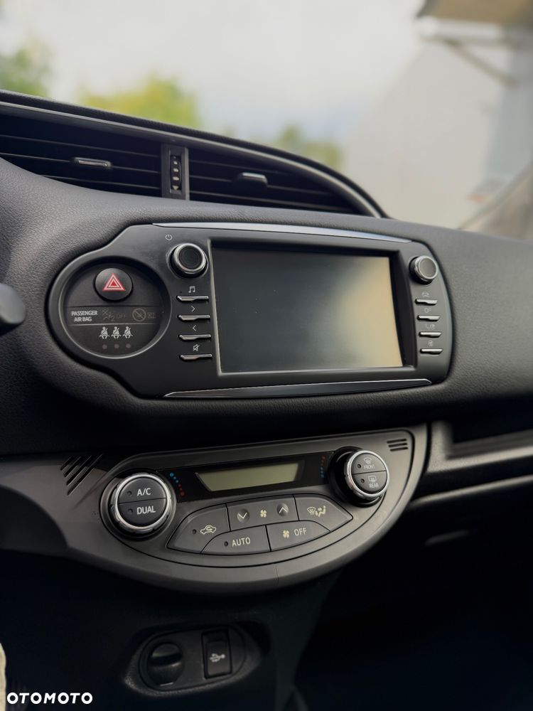 Toyota Yaris 1.5 Dynamic - 32