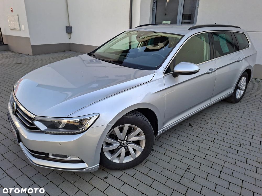 Volkswagen Passat - 1