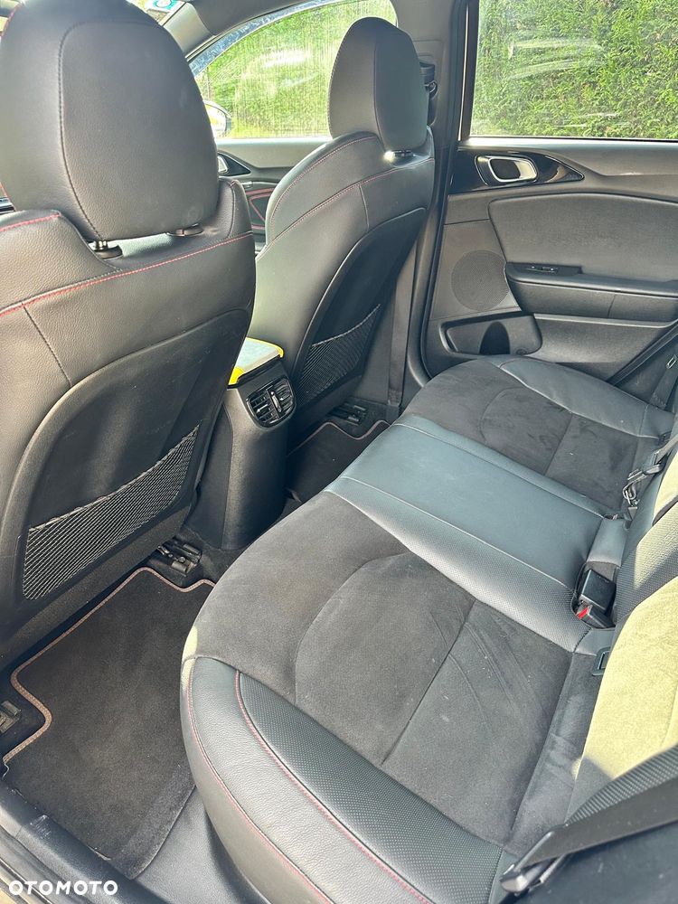 Kia Ceed 1.6 T-GDI GT DCT - 9