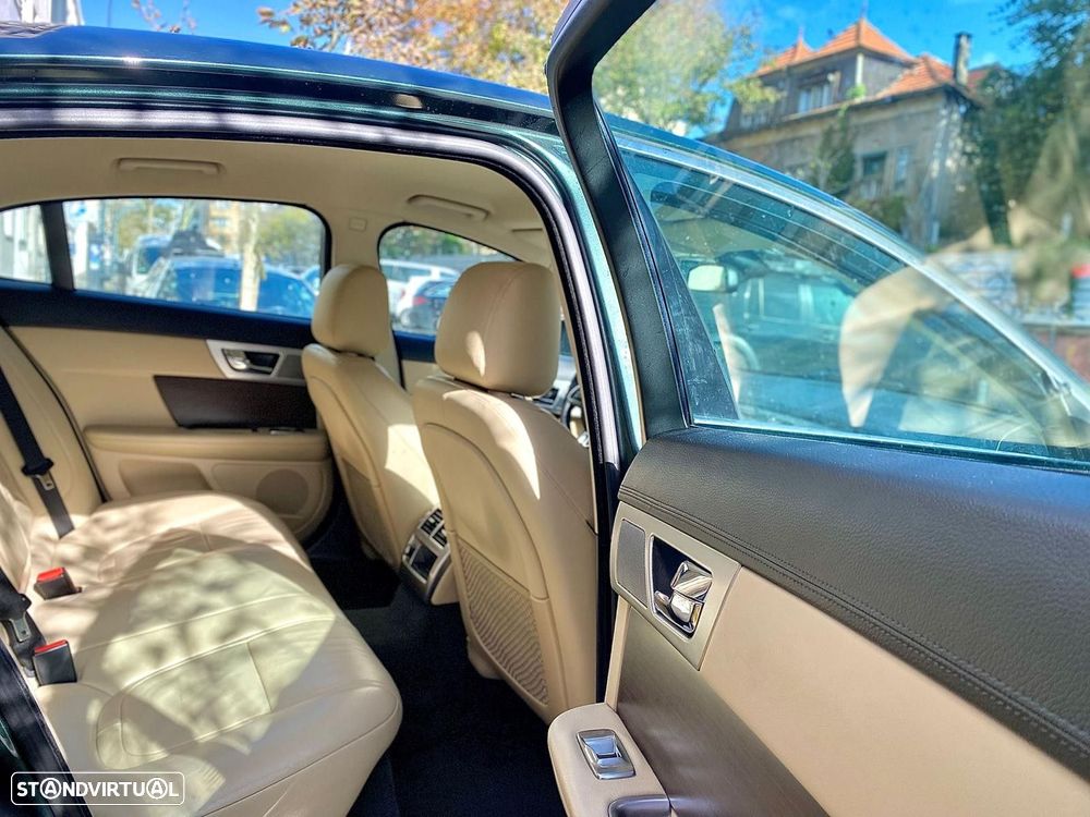 Jaguar XF 2.2 D Premium Luxury - 12