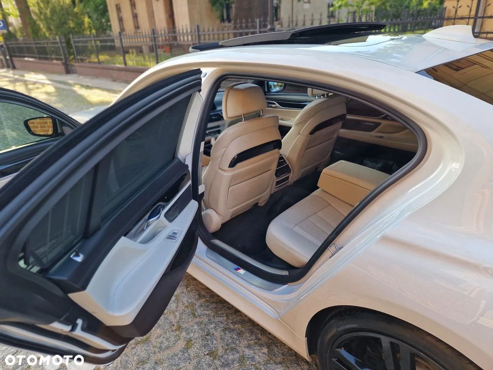 BMW Seria 7 740Li - 11