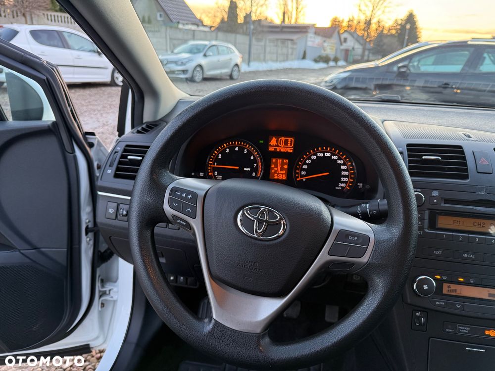 Toyota Avensis 1.6 Comfort - 17