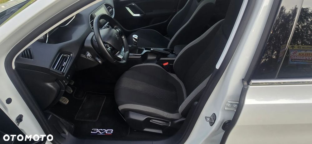 Peugeot 308 1.6 BlueHDi Allure S&S - 15