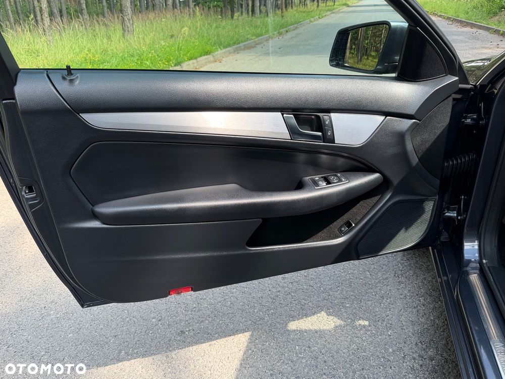 Mercedes-Benz Klasa C 250 CGI BlueEff - 28