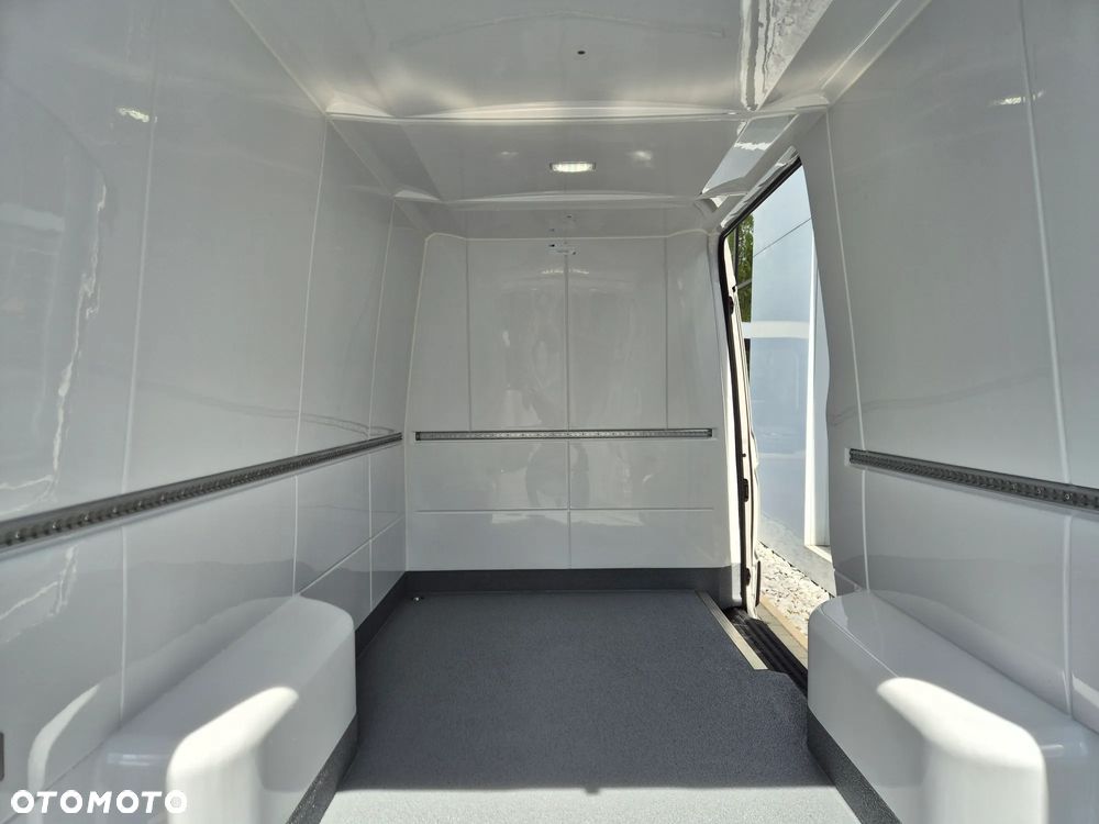 Volkswagen Crafter - 13