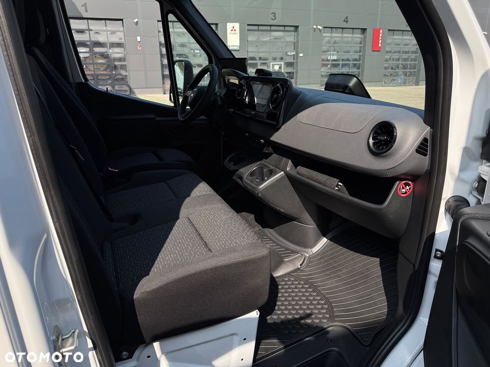Mercedes-Benz Sprinter - 26