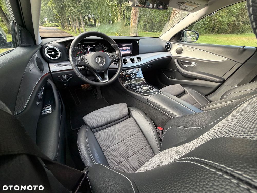 Mercedes-Benz Klasa E 220 d 4-Matic 9G-TRONIC - 18