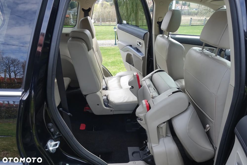 Mitsubishi Outlander 2.0 DID Intense + - 33