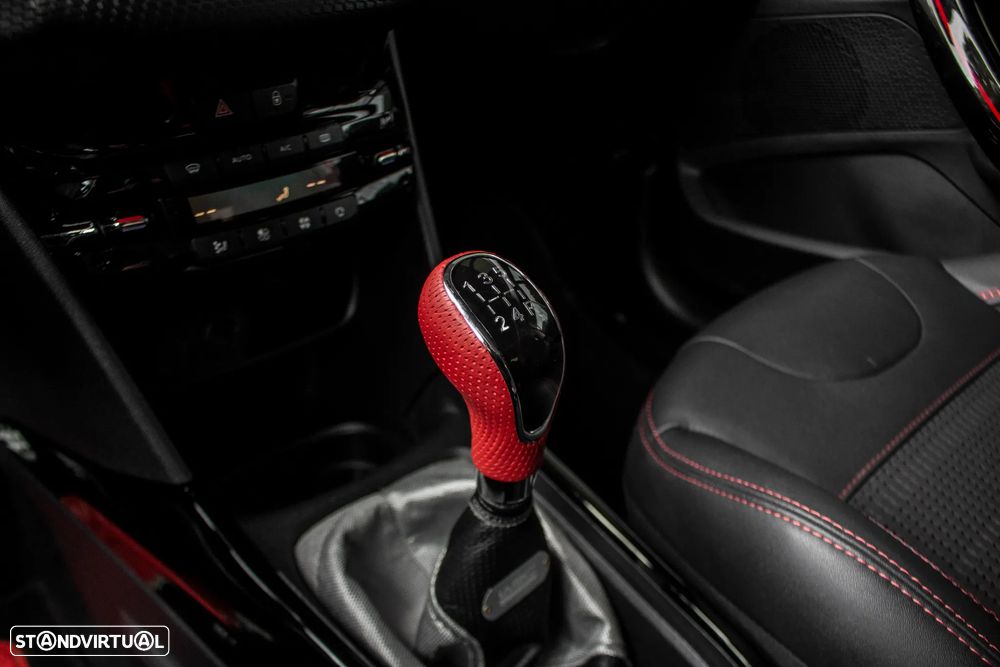 Peugeot 2008 1.2 PureTech GT Line EAT6 - 22