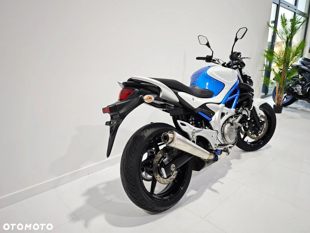 Suzuki Gladius - 9