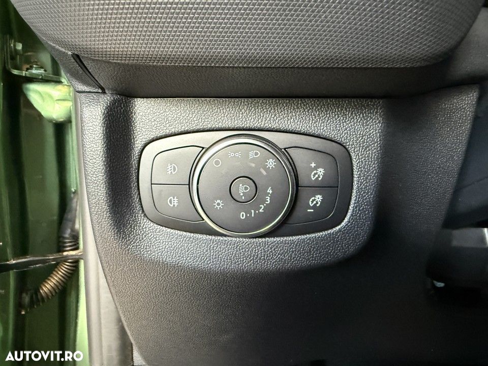 Ford Transit Courier - 15