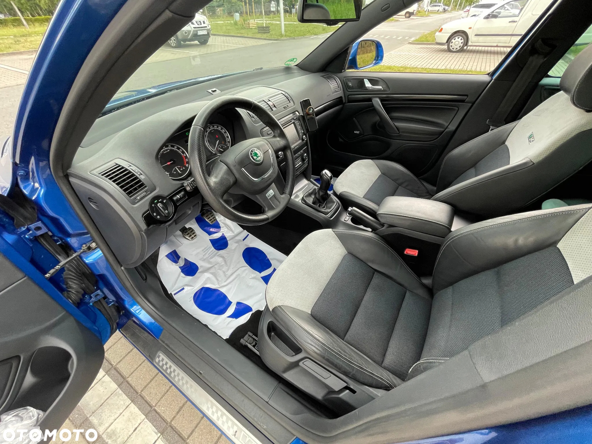 Skoda Octavia Combi 2.0 TDI CR DPF RS - 10