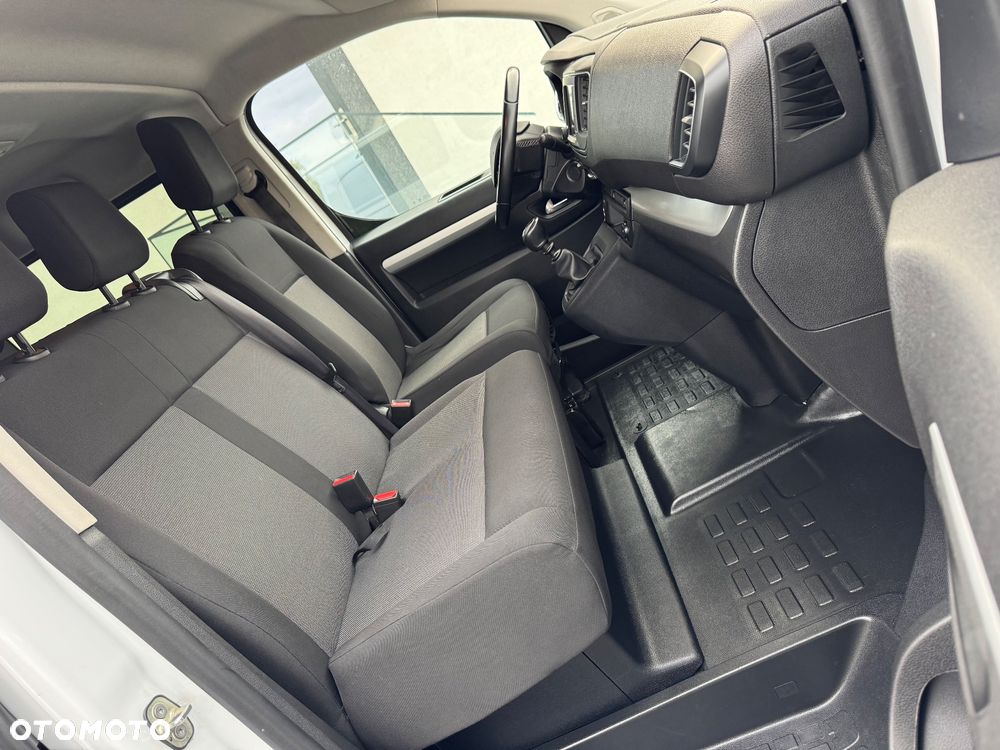 Peugeot Expert Jumpy Scudo Proace Brygadówka 6 osób - 24