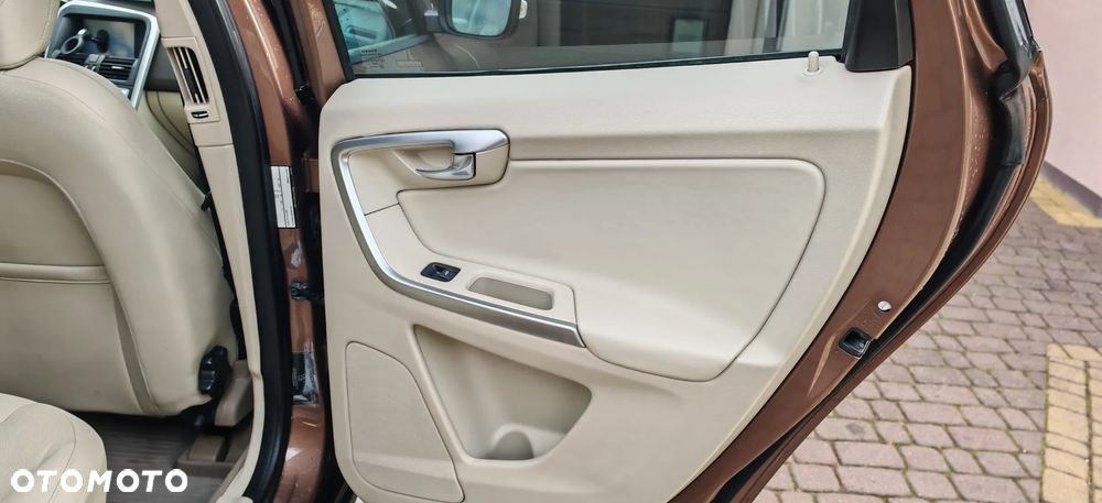 Volvo XC 60 D3 AWD Kinetic - 17