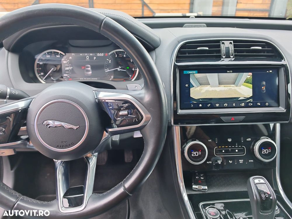 Jaguar XE P250 RWD Standard S - 19