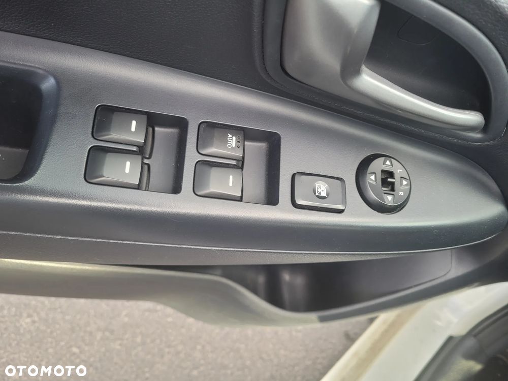 Kia Rio 1.2 Attract - 11