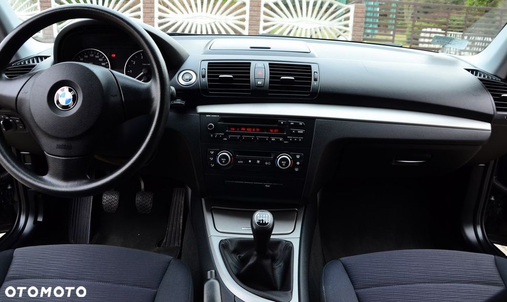 BMW Seria 1 - 22