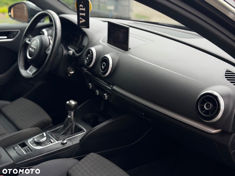 Audi A3 Sportback 2.0 TDI S line Sportpaket - 15