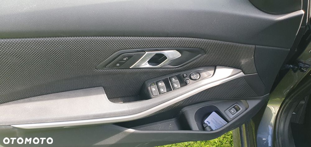 BMW Seria 3 320d Edition Luxury Line Purity - 9