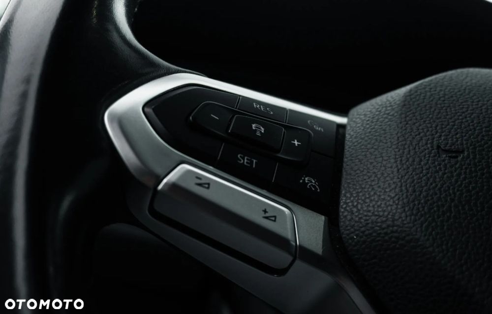 Volkswagen Passat Variant 2.0 TDI Business DSG - 25