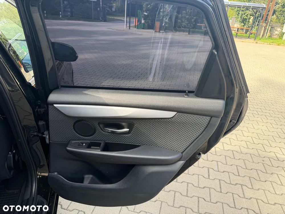 BMW Seria 2 218d - 15