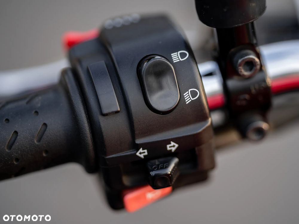 Triumph Street Triple - 7