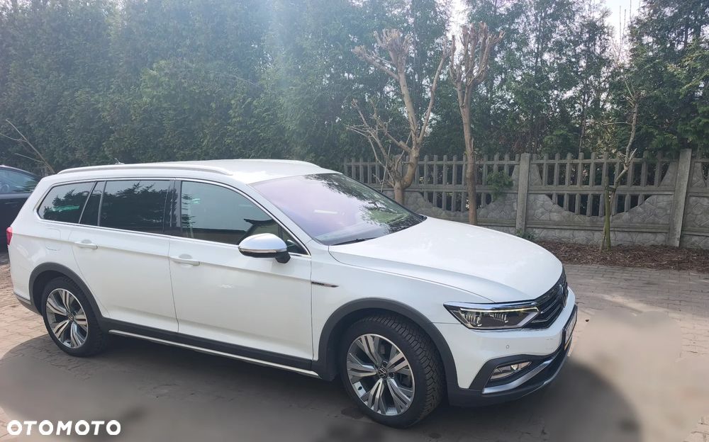 Volkswagen Passat Alltrack 2.0 TDI SCR DSG 4Motion - 3