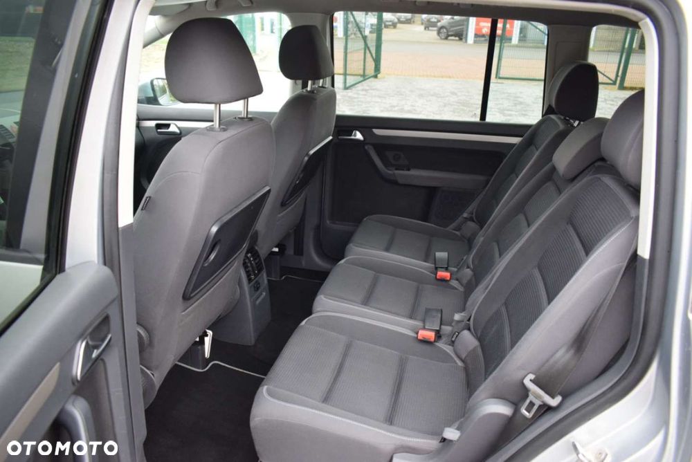 Volkswagen Touran - 19